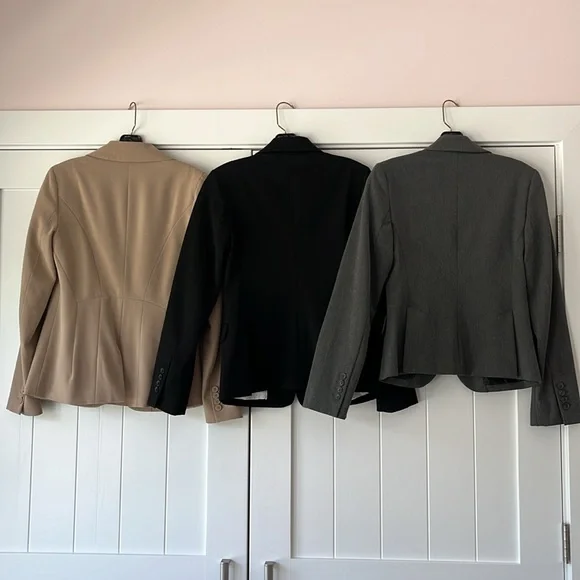 Set of three women’s blazers - Picture 5 of 6
